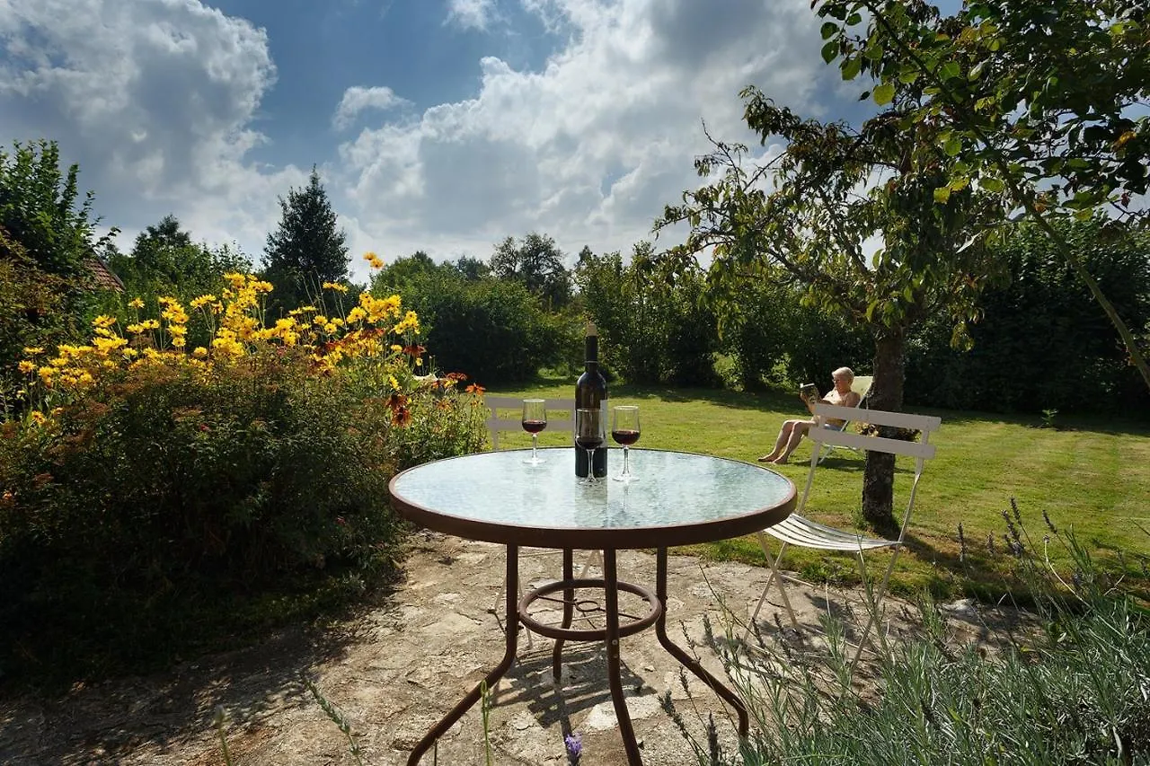 Cote Jardin Villa Saint-Clement  0*, Saint-Clement (Allier) France